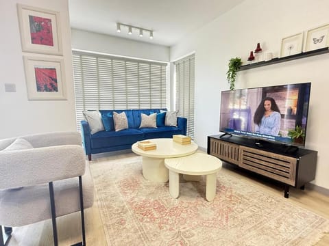 Modern 2-Bed Apartment, Sleeps 5, Free Parking, Netflix, New built Apartment in Cherwell District