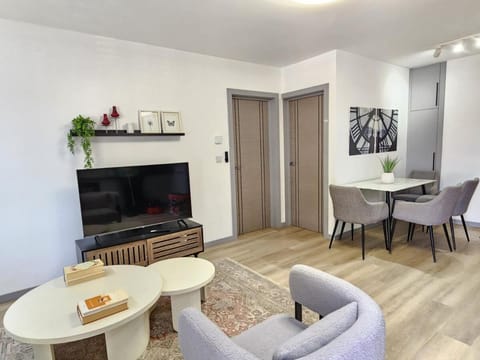 Modern 2-Bed Apartment, Sleeps 5, Free Parking, Netflix, New built Apartment in Cherwell District