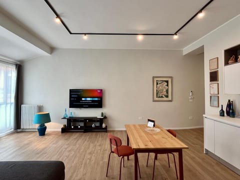 TV and multimedia, Living room, Seating area, Dining area, furniture