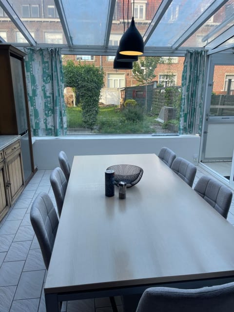 Seating area, Dining area