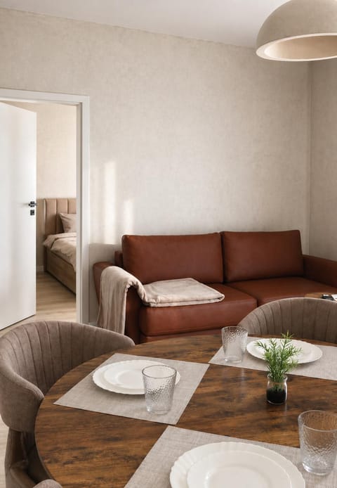 Bed, Living room, Photo of the whole room, Seating area, Dining area, Bedroom