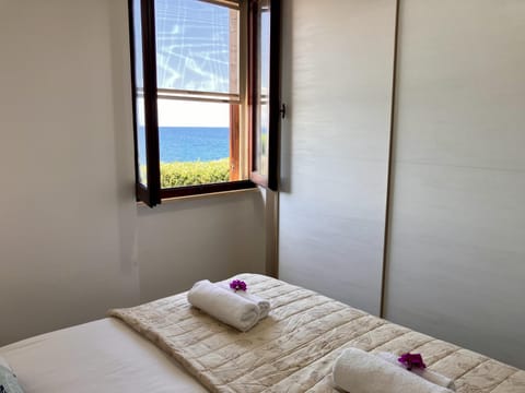 Bed, Photo of the whole room, Bedroom, Sea view, towels