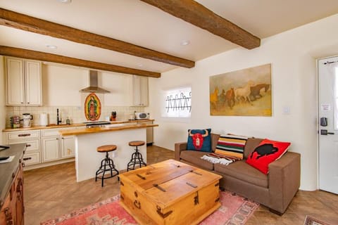 Kitchen or kitchenette, Living room, Seating area, Dining area, stove
