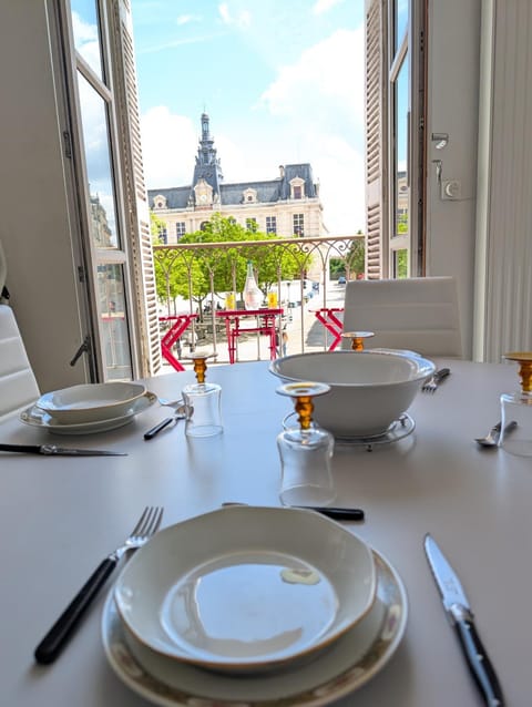 Le Castille d'Or Elégant, en face de l'Hôtel de Ville Apartment in Poitiers