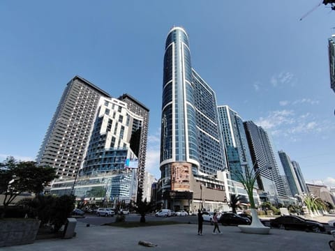 Property building, Day, City view, Location