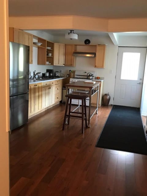 Facade/entrance, Kitchen or kitchenette