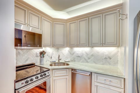 Historic French Consulate! Cap Hill Area, Walkable House in Capitol Hill