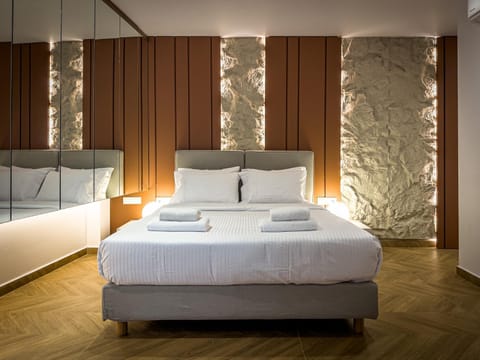 Bed, Bedroom, towels