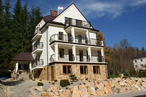 Property building, Day