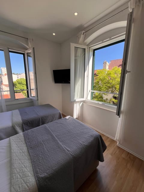 Bed, TV and multimedia, View (from property/room), Bedroom, City view, Garden view, Mountain view, Street view, internet