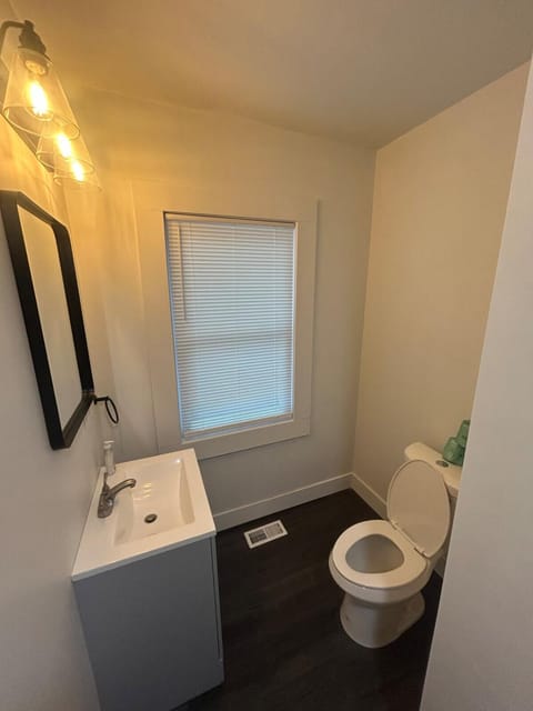 Walk to Niagara Falls! 12 Bedrooms! House in Niagara Falls