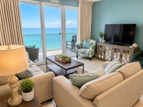 TV and multimedia, View (from property/room), Balcony/Terrace, Living room, Seating area