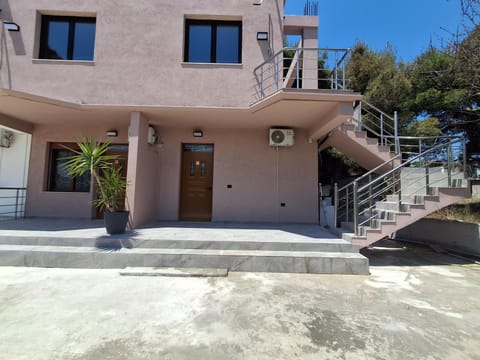 Property building, Facade/entrance