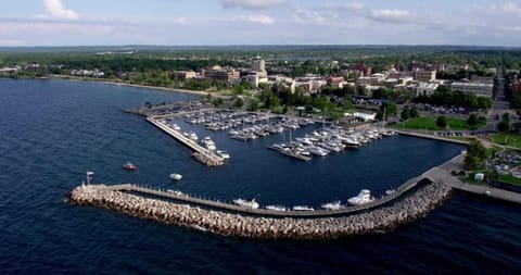 Newly Renovated Cozy Grand Traverse Condo - 5547 Apartment in Michigan