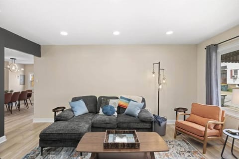 Valpo Glow & Dunes Flow House in Valparaiso