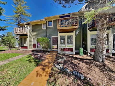 Villages of Wisp 28 Beary Cozy House in McHenry