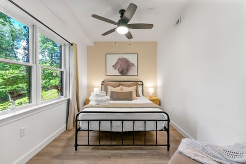 Bed, Photo of the whole room, Bedroom