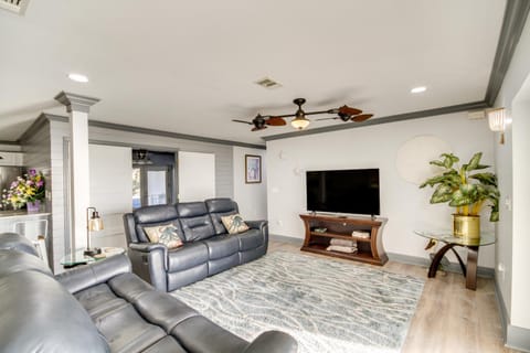 Front Row Beachfront Long Beach Getaway House in Long Beach