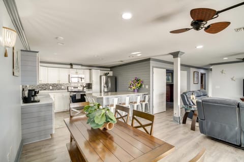 Front Row Beachfront Long Beach Getaway House in Long Beach