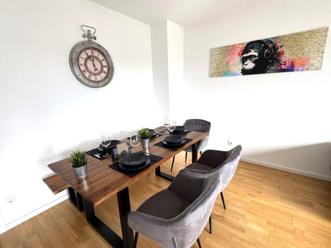 Decorative detail, Seating area, Dining area