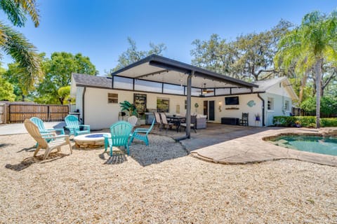 Private Outdoor Oasis with Pool Home in Longwood! House in Longwood