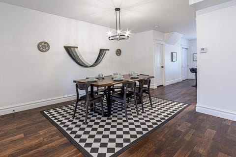 Ann Avenue Spacious 3BR Home with Games, Yard and Near Downtown House in Saint Louis