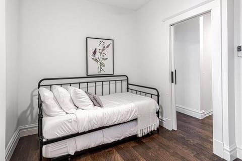 Ann Avenue 3BR St Louis Home with Games and Free Parking House in Saint Louis