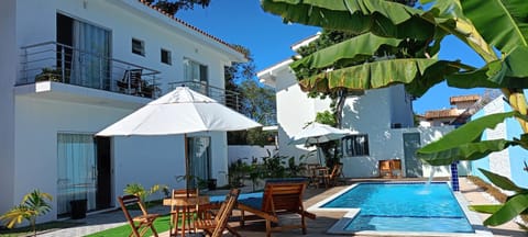 Property building, Garden, Swimming pool