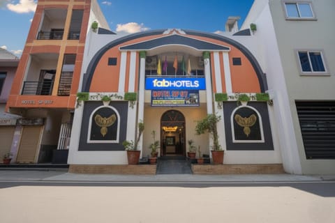 Facade/entrance