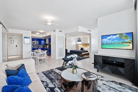 TV and multimedia, Kitchen or kitchenette, Living room, Dining area, Bedroom