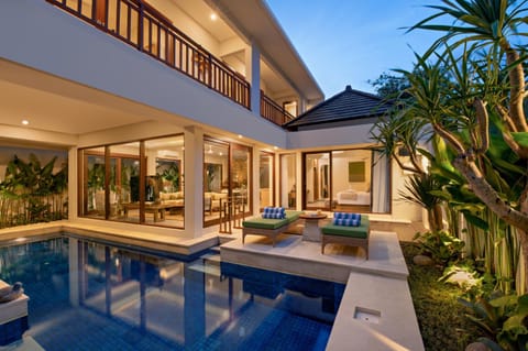 Property building, Patio, Garden, Garden view, Pool view, Swimming pool, sunbed