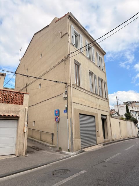 Property building, Neighbourhood