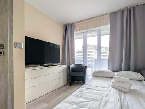 Communal lounge/ TV room, Bed, TV and multimedia, Photo of the whole room, Evening entertainment, Bedroom, towels