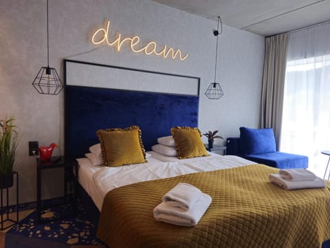 Bed, Photo of the whole room, Bedroom, pet friendly, pet friendly, towels
