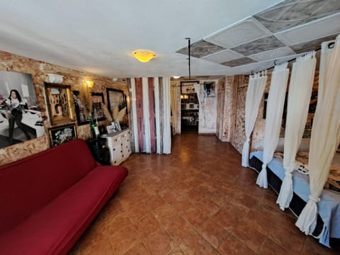 Bed, Living room, Bedroom