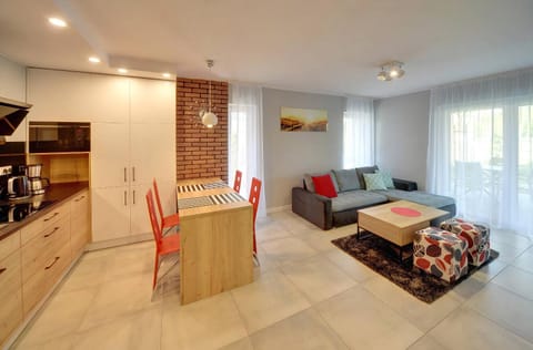 TV and multimedia, Kitchen or kitchenette, Living room, Seating area