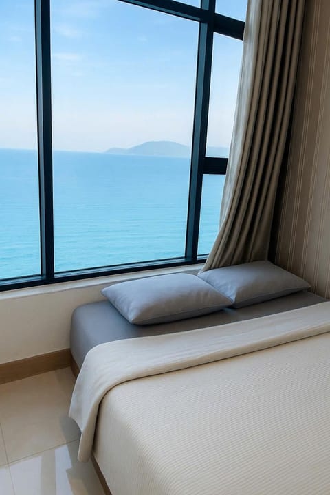 Bed, Bedroom, Sea view