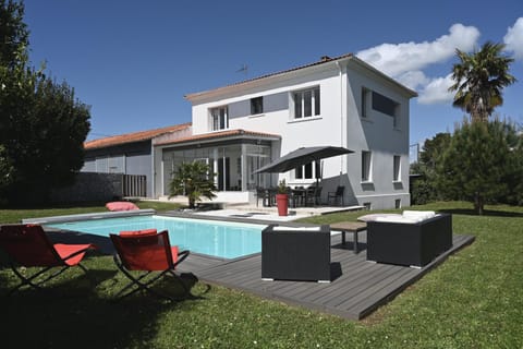 Property building, Garden, Swimming pool