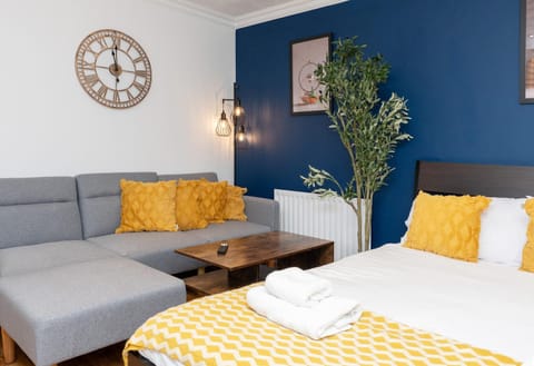 Open Mind Property - 1 Bed Flat with 3 Double Beds Apartment in Portsmouth