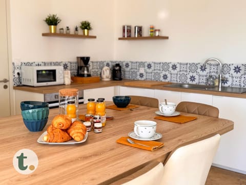 Dining area, kitchen
