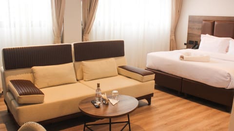 Restaurant/places to eat, Bed, Photo of the whole room, Breakfast