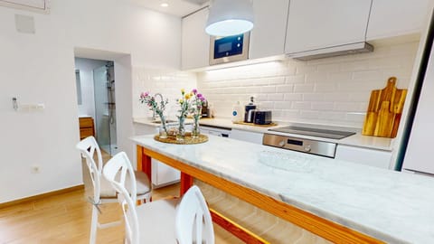 Kitchen or kitchenette, Dining area, stove, air conditioner