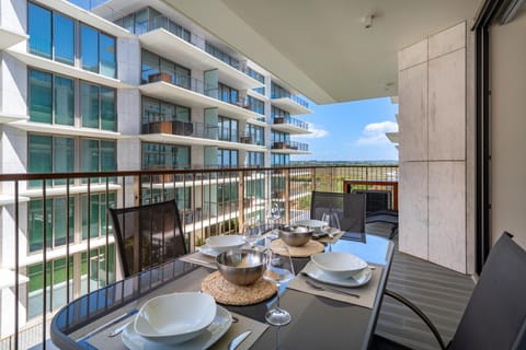 Property building, Balcony/Terrace, Dining area