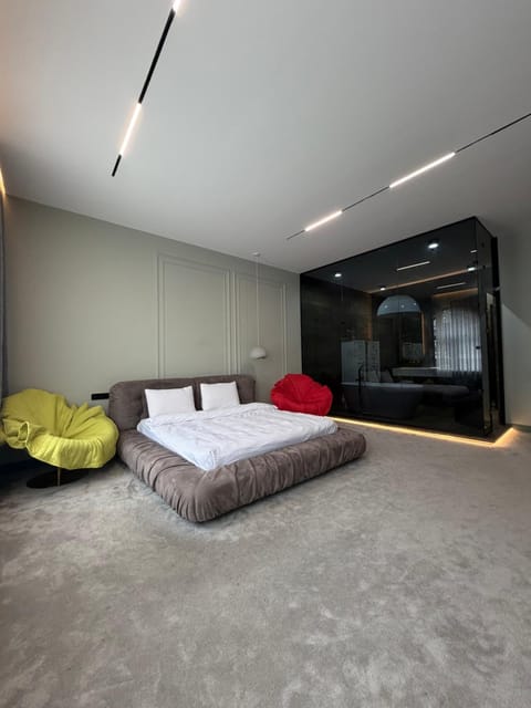 Photo of the whole room, Bedroom