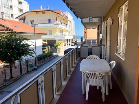 Property building, Patio, Day, Neighbourhood, View (from property/room), Balcony/Terrace, Dining area, Street view