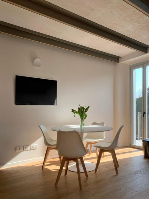 TV and multimedia, Seating area