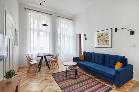 TV and multimedia, Seating area