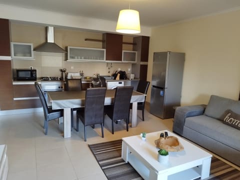 Kitchen or kitchenette, Living room, Seating area, Dining area, oven, stove