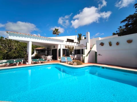Property building, Pool view, Swimming pool, sunbed