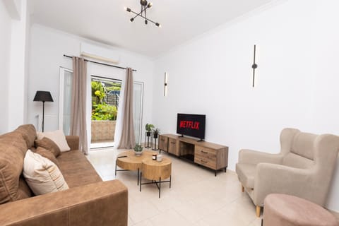 Communal lounge/ TV room, TV and multimedia, Living room